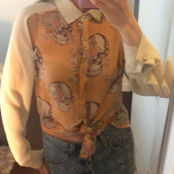 Skull cold shoulder long sleeve button up shirt - Picture 3 of 7